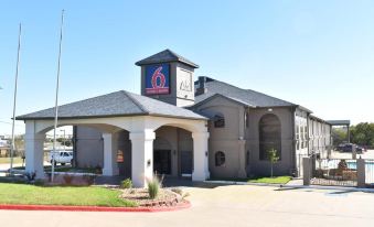 Studio 6 Suites Brenham, TX