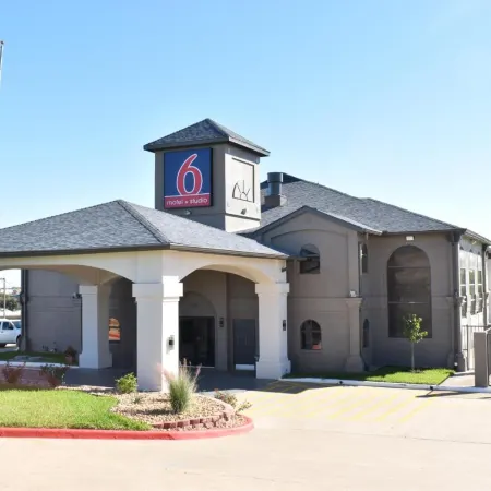 Studio 6 Suites Brenham, TX