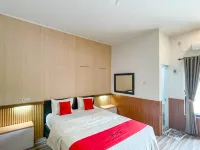 RedDoorz Syariah Plus Near Banyuwangi Airport Hotels in Kabat