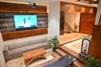 Hotel Lake View - Near Sukhna Lake
