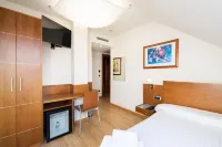Hotel Longoria Plaza by Pandorahoteles - 駐車場