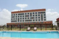 Pride Elite, Phaltan - Pools