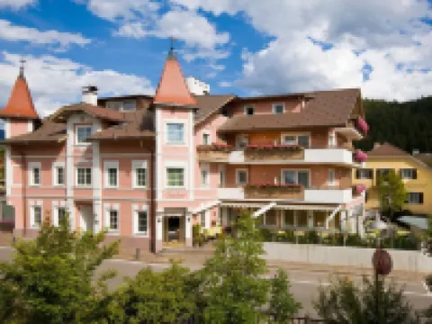 Hotel Blitzburg Hotels in Brunico