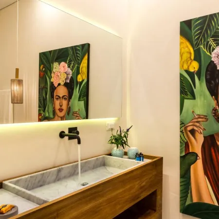 NYX Chic Manor Hotel