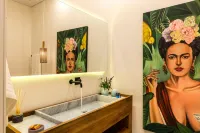 NYX Chic Manor Hotel