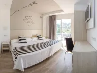 Hotel Oasis Park Splash Hotels in Calella
