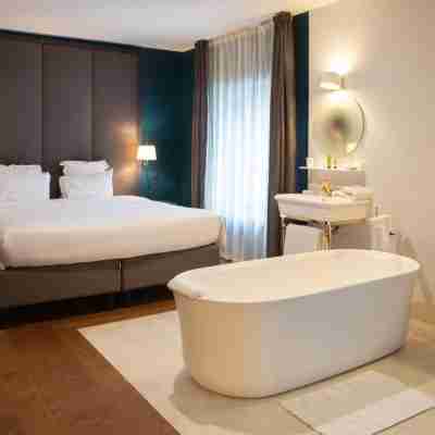 Ezia Rooms