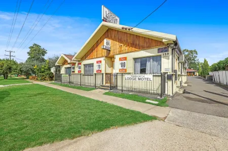 Tamworth Lodge Motel Отели в г. Запад Тамворт