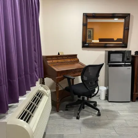Howard Johnson by Wyndham Ridgecrest, CA