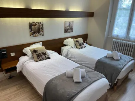 Le Relais de La Place Отели в г. Ландевеннек