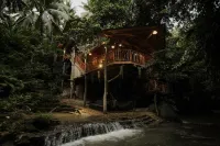 Treehouse de Valentine Hotels in Balamban