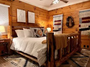 The Horse Cabin at Natural State Cabins