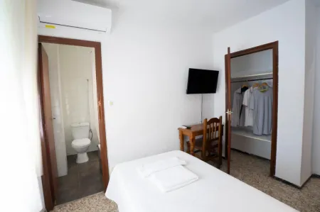 Hostal Residencia Pasaje Отели в г. Аспе