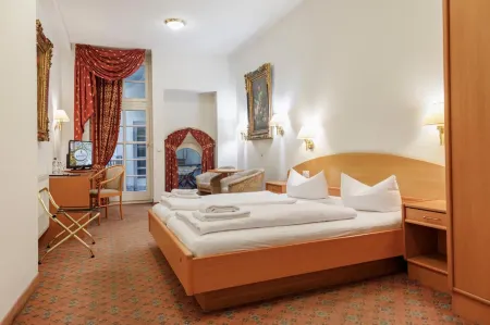 Schwerter Schankhaus & Hotel Отели рядом со станцией Meißen