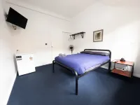 Somewhere to Stay Backpackers Hotels in West End
