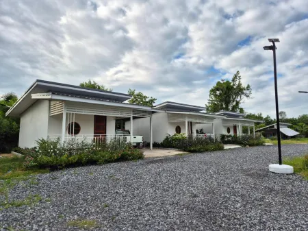 Manassanan Resort Nongbualamphu Отели в г. Non Sang