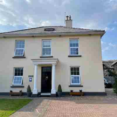 Deanfield Hotel Exterior