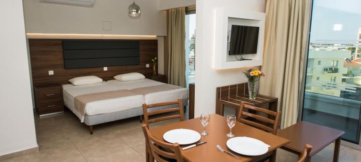 Livas Hotel Apartments Hotele w: Pernera