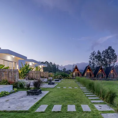 金塔馬尼的PANDAWA GLAMPING 巴图尔湖附近的飯店