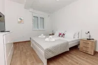 Waterfront Apartment Petrovina - Apartments
