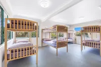 Surf Inn Boutique Backpackers - Free Breakfast