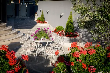 Rome Airport Inn Отели рядом с достопримечательностью «Parco via attilio profumo»