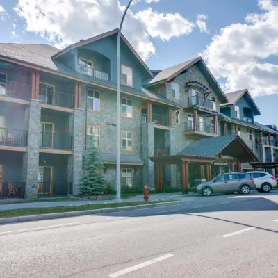 Silver Creek Lodge Hotels near Iron Goat Pub & Grill