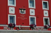 Hotel Strauss Hotels near Fernwehpark Signs of Fame