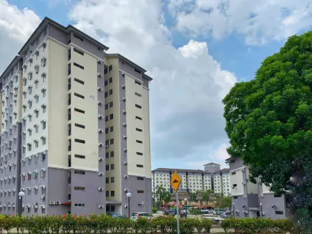 Maya Homestay Putrajaya Отели рядом с достопримечательностью «Masjid Tuanku Mizan Zainal Abidin (Masjid Besi)»