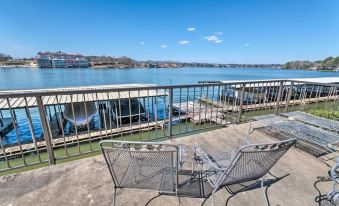 Balcony, Pool & Hot Tub: Cozy Condo in Arkansas!