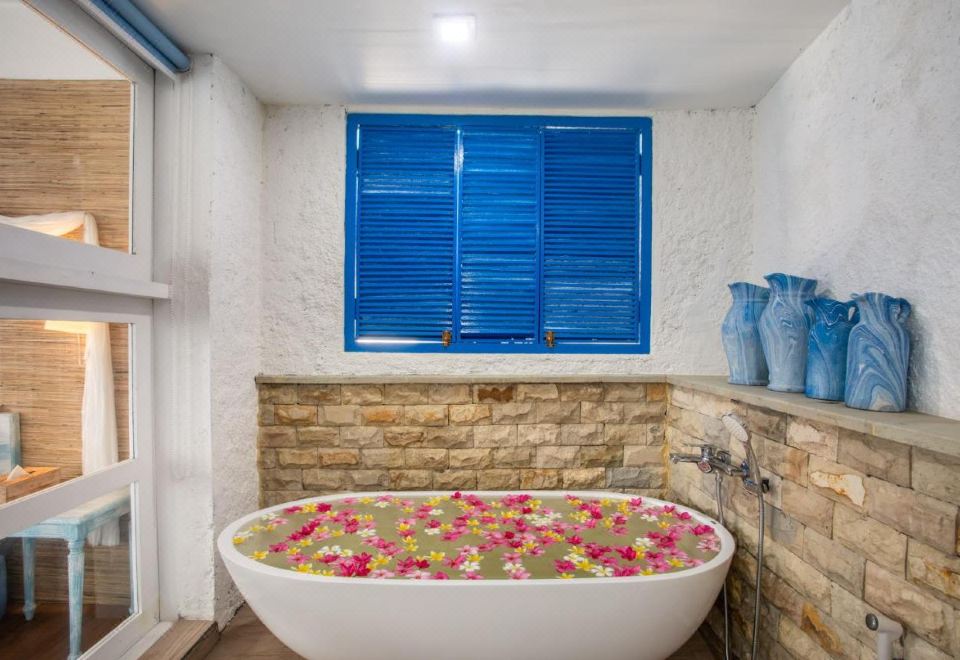 2. 산토리니 비치 ..