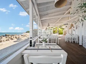 HVD Riviera Beach Ultra All Inclusive & Mineral Pool - Private Beach & Free Parking