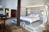 Keresbino Hydra Manor House