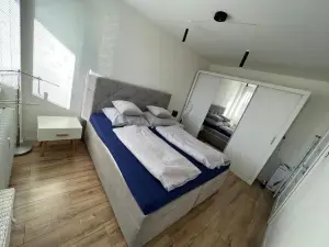 -Self-Check- Brand New Apartment White-Diamond