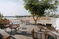 Hue River Side Villa Hotels in Vy Da