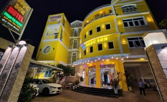 Ngoc Son Hotel