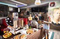 Arena Deluxe & Spa - breakfast