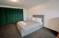 301 Bealey Ave Motel