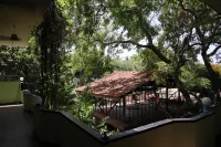 Eagle Resort Arugambay Hotels in 