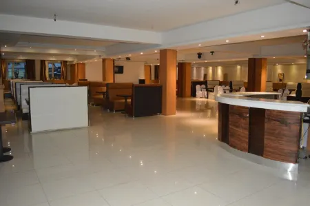 Land Hotel Отели рядом с достопримечательностью «Музей изобразительного искусства имени Дзанабадзара»