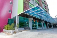 Blue Orchids Hotel - parking