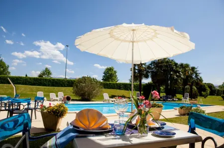 Alysson Hôtel Отели в г. Гоес