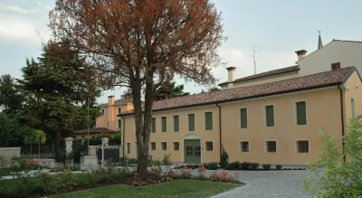 Villa Maternini Hotels near Colliwood