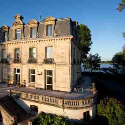 Château Grattequina Hotel Exterior