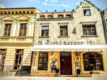 Hotel u České Koruny Отели рядом с достопримечательностью «ATC Caravan»