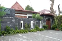Puri Langenarjan Guest House Các khách sạn ở Yogyakarta