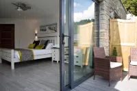 Canada Lodge and Lake - balcony