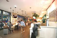 Meininger Hotel Berlin Hauptbahnhof - baignoire