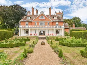 Saltcote Place