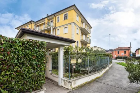 Residenza Il Fiore Отели рядом с достопримечательностью «Orto botanico Lorenzo Rota»